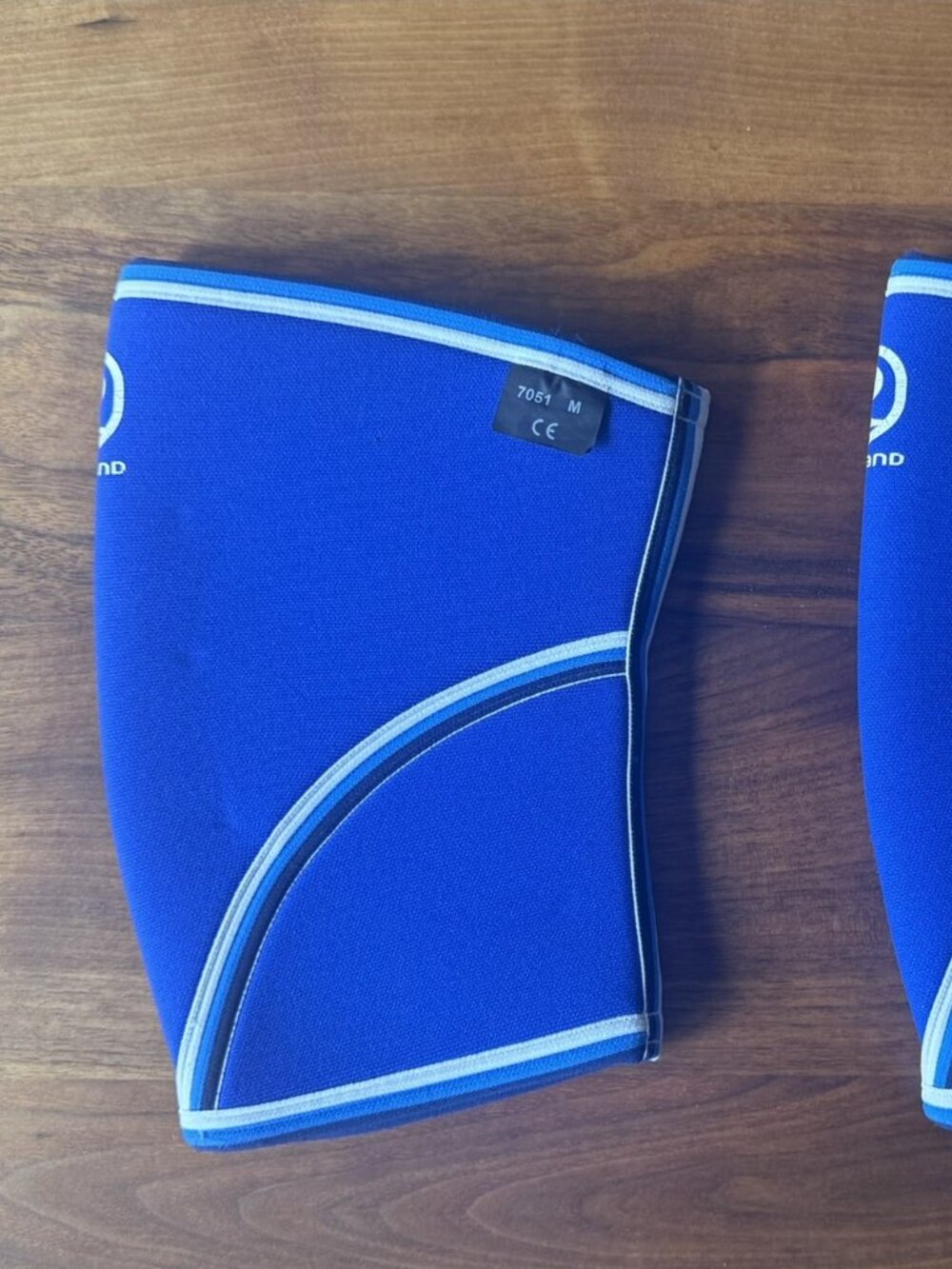 Rehband Original V Knee Sleeves (Pair), 7mm, Size M